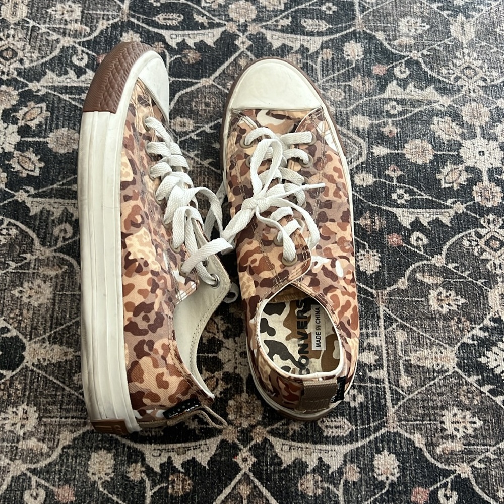 Converse - Picture 2 of 4